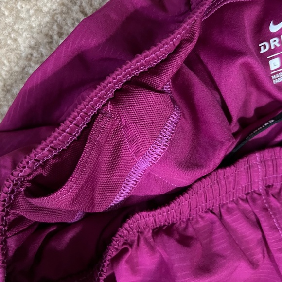Womens Nike DriFit Running Shorts - Picture 4 of 4